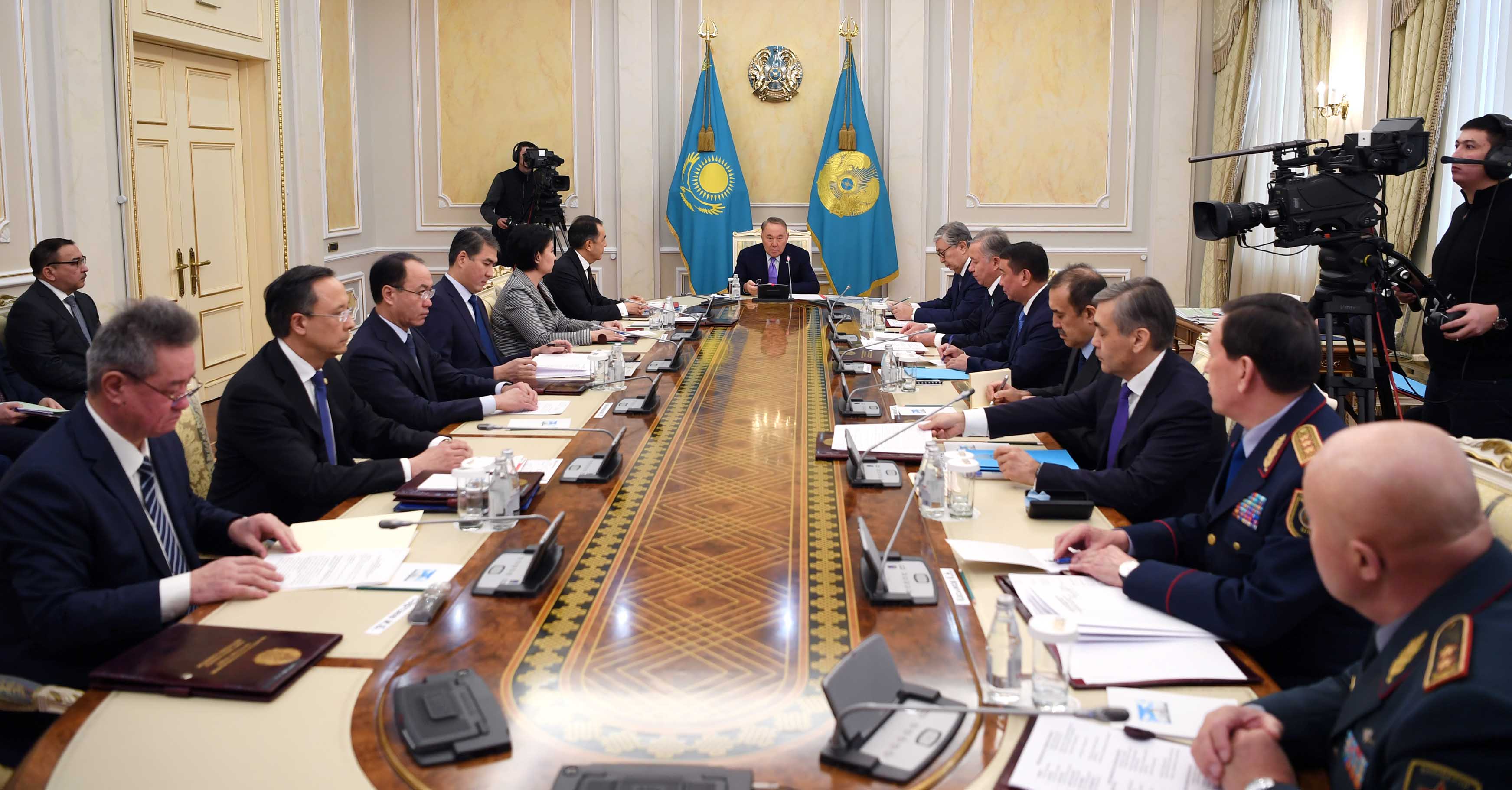 Назарбаев: Қазақстанға әсер ететін сыртқы факторлардың бар екенін бәріміз білеміз