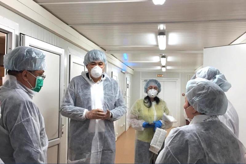 Елжан Біртанов коронавирустан емделіп жатқан пациенттермен кездесті