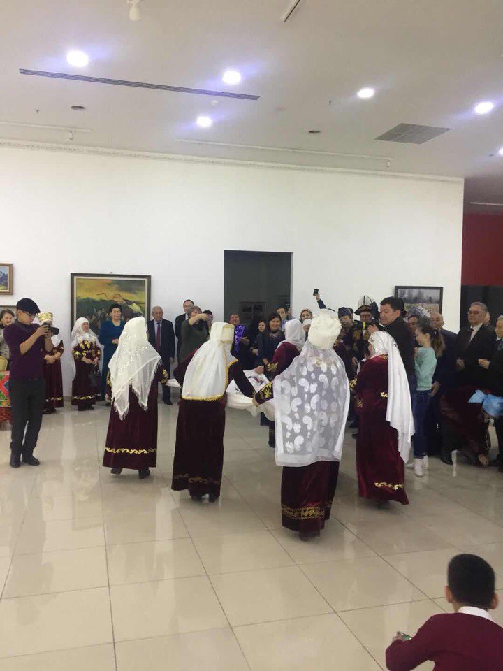 CNkohp_WUIA.jpg