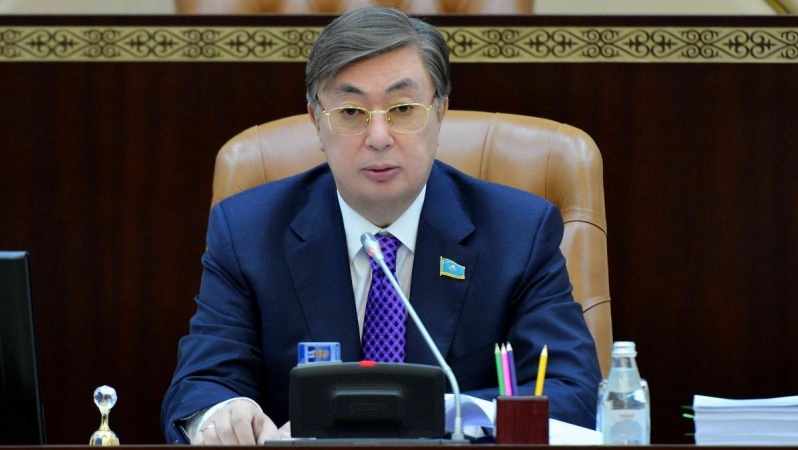 Тоқаев: Жастарға бизнеспен айналысу үшін тиісті жағдай жасамай отырған шығармыз?