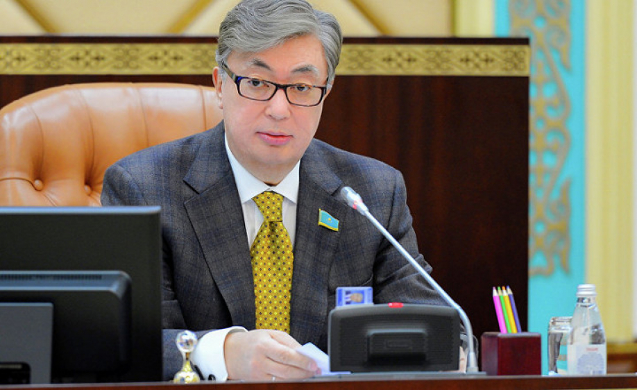 Президент азаматтардың борыш жүктемесін азайту туралы жарлыққа қол қойды