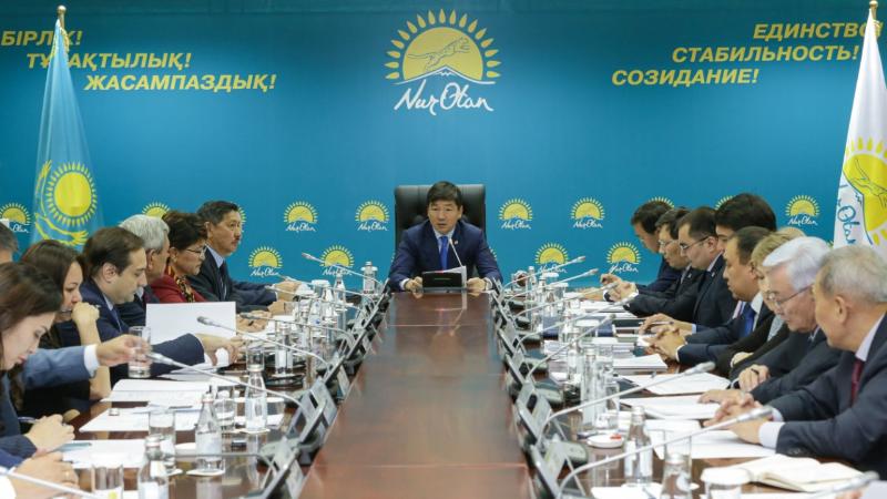 Бауыржан Байбек: Үнсіз отырмай, халықтың алдына шығу керек