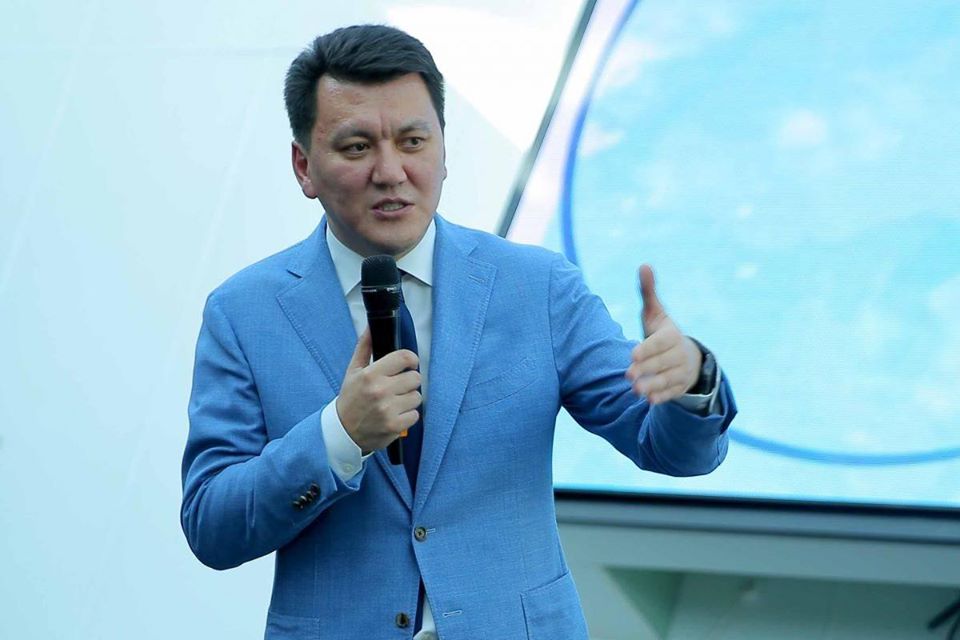 Ерлан Карин: Қазақстан билігі қажетті шараларды тым ерте де, кеш те емес енгізді