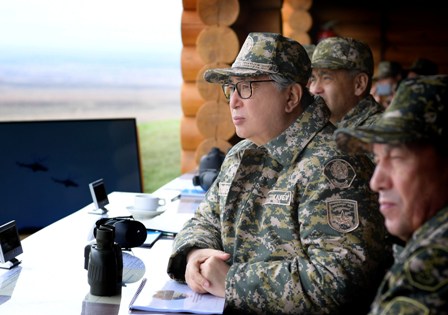 ҚР Қарулы Күштерінің Жоғарғы Бас қолбасшысы Қасым-Жомарт Тоқаевтың Отан қорғаушы күнімен құттықтауы