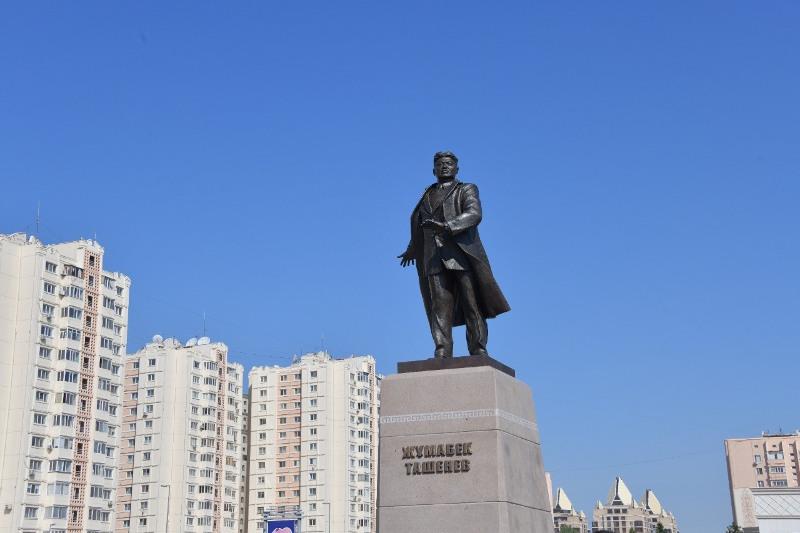 Нұр-Сұлтанда Жұмабек Ташеновке ескерткіш ашылды
