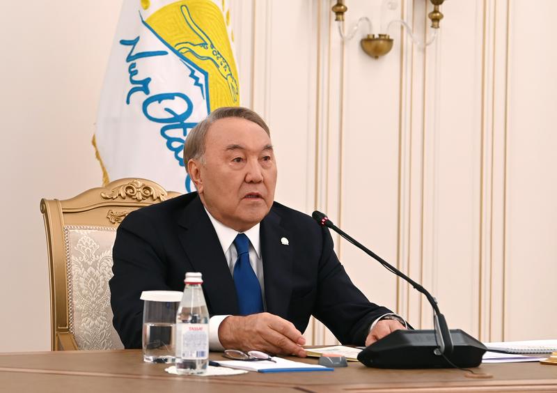 Елбасы: Партиядан президент сайлауына ұсынылған және қолдауына ие болған адам оны басқаруға тиіс